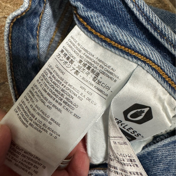 Levi’s Wedgie Fit High Rise Distressed Jeans Button Fly Size 25 - Picture 11 of 16